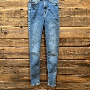 Forever 21 Blue Jeans Size 25 *see damaged belt loop